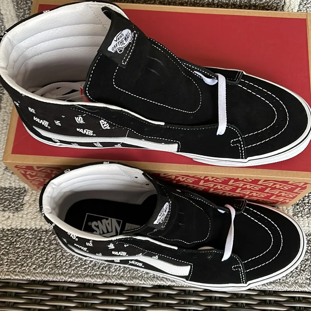Vans Men’s Sk8-Hi Vans Black/True White Sneakers - Picture 3 of 16